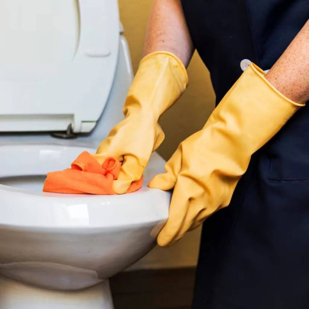 Washroom and toilet cleaning in a Southampton medical facility
